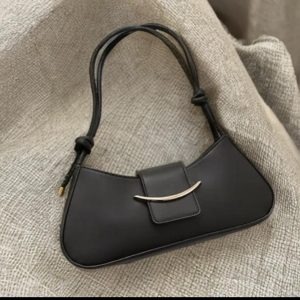 black shoulder bag